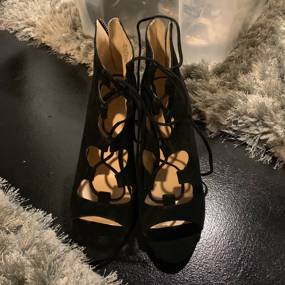 Nine West women’s black heels size 8